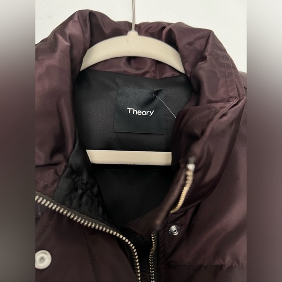 Theory Oversized Puffer Jacket in Maroon NWT Size M/L - Picture 3 of 6